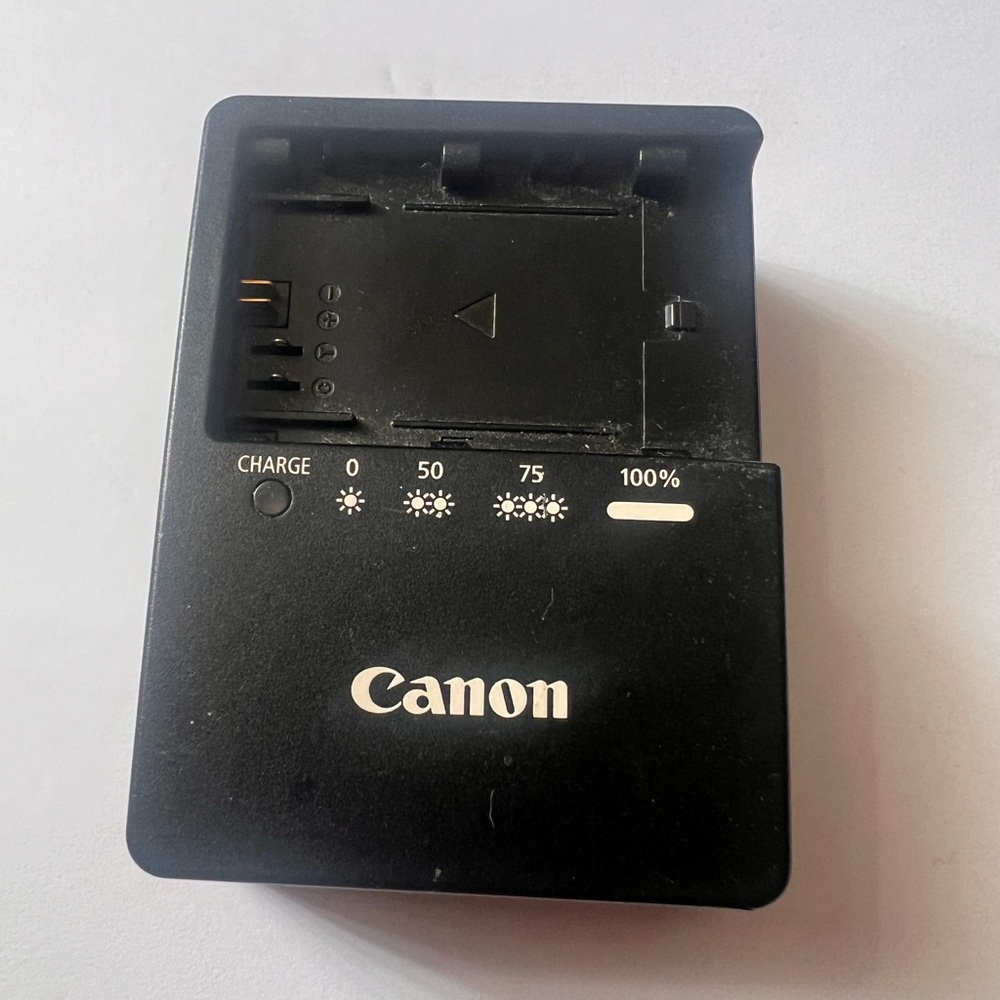Canon Battery Charger LC-E6 Wall Plug
